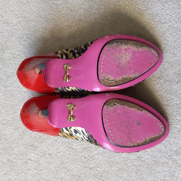 Betsey Johnson Heels, size 7.5, Animal Print and Red - Picture 3 of 7
